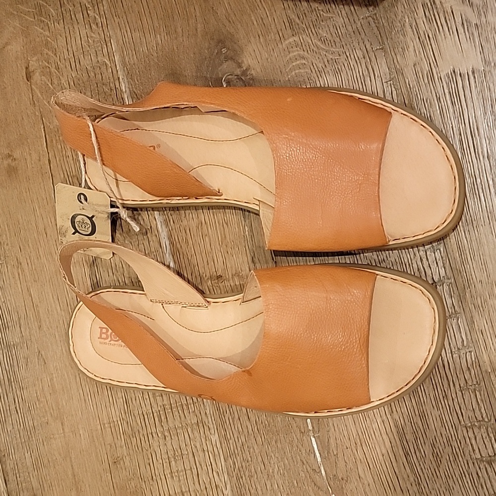 Born Inlet Sandals in Tan Size 10